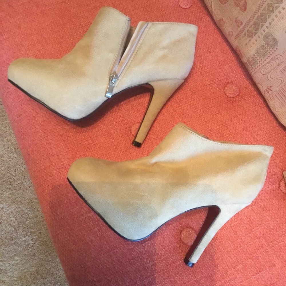Heel bootie